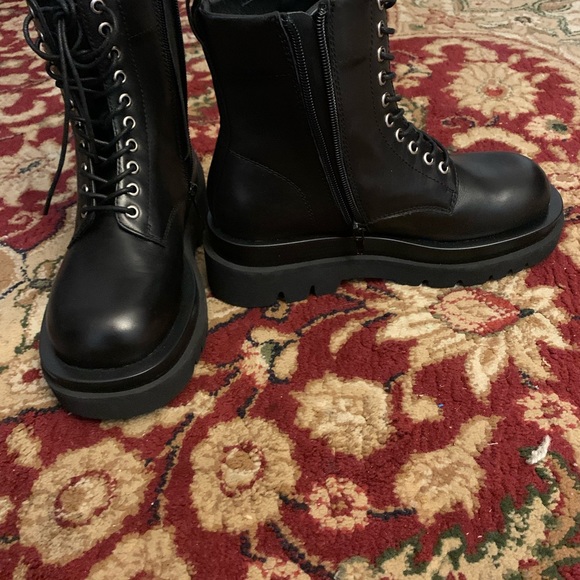 Women boots - Picture 2 of 9